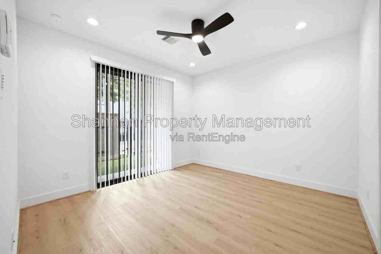 1823 Prospect St #C - Photo 6 of 38