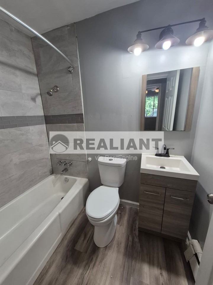 2517 Warren St #2 - Photo 6 of 8