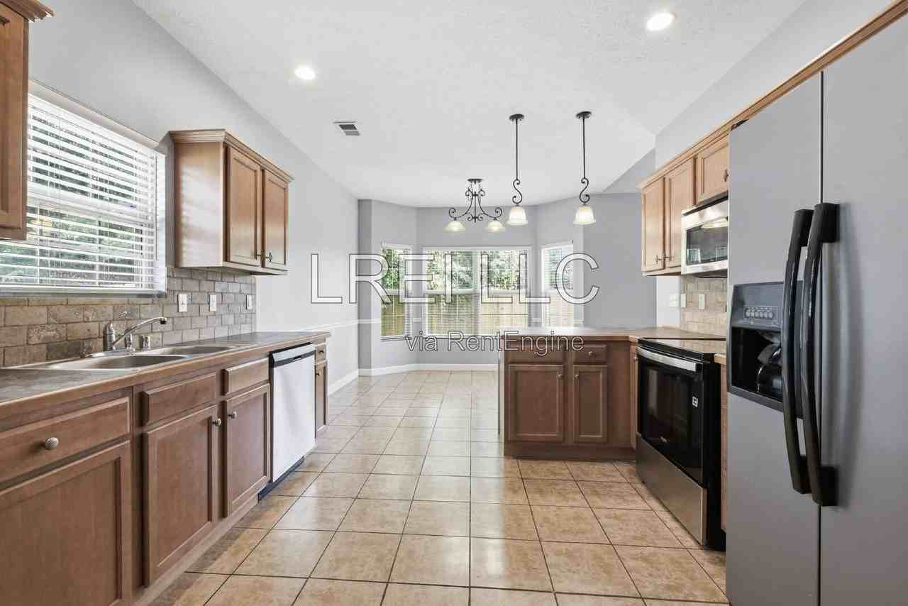 116 Ashton Walk - Photo 4 of 21