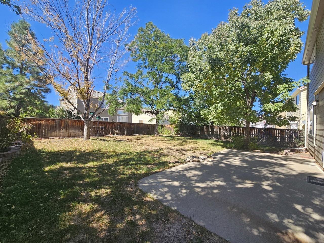 10043 Mackay Dr - Photo 4 of 21
