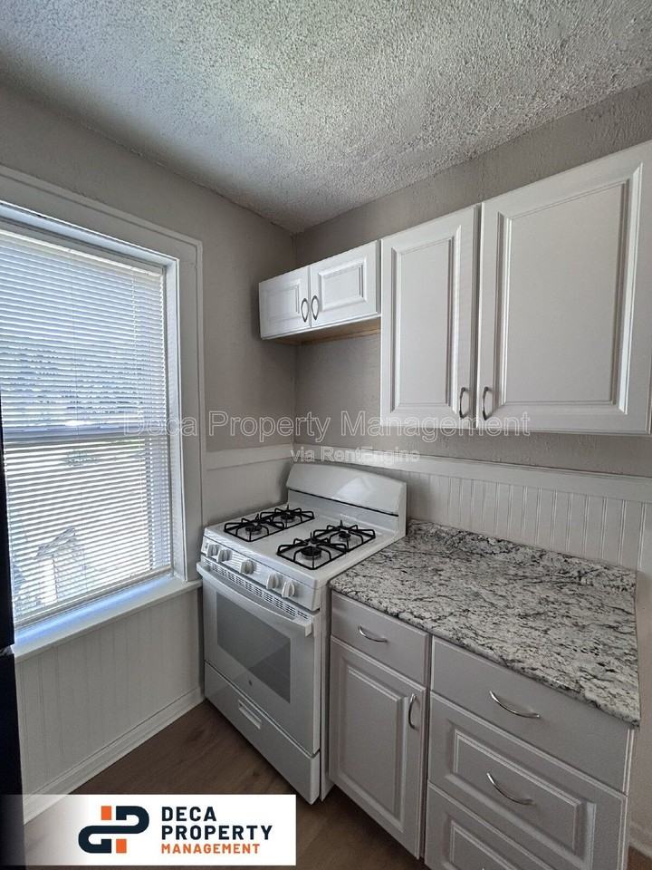 4233 Ellenwood Ave #204 - Photo 5 of 10