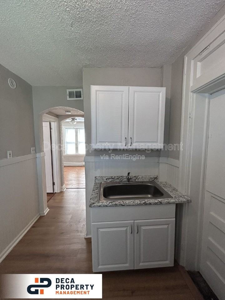 4233 Ellenwood Ave #204 - Photo 6 of 10