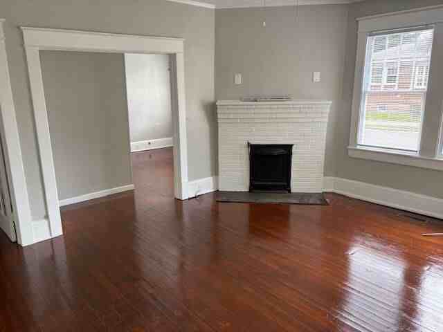313 S Summit St - Photo 3 of 16