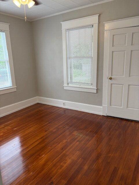 313 S Summit St - Photo 4 of 16