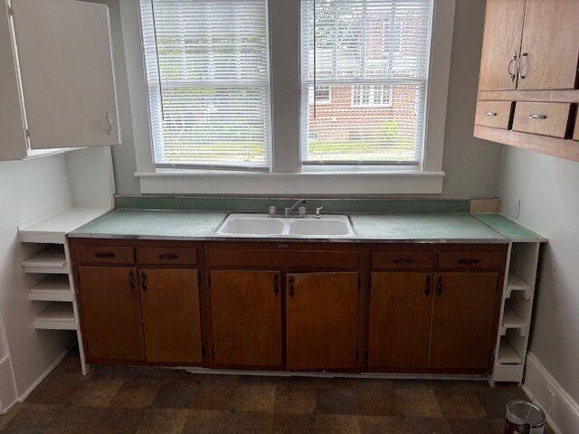 313 S Summit St - Photo 5 of 16