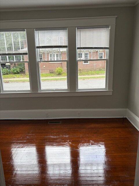 313 S Summit St - Photo 7 of 16