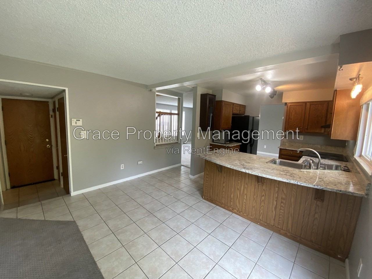 10870 Stuart Cir - Photo 4 of 44