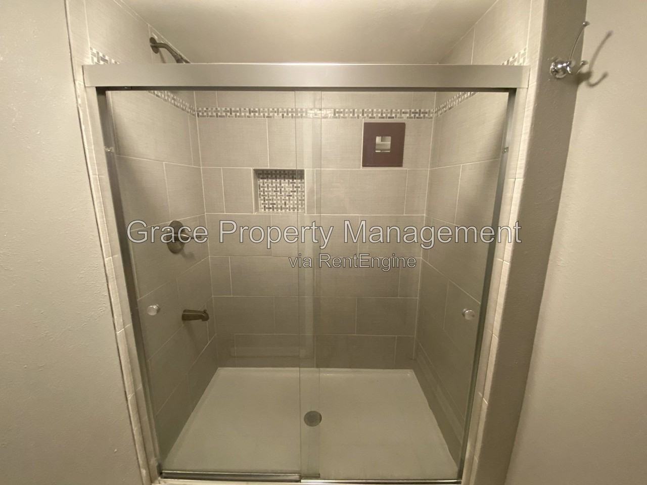 10870 Stuart Cir - Photo 7 of 44
