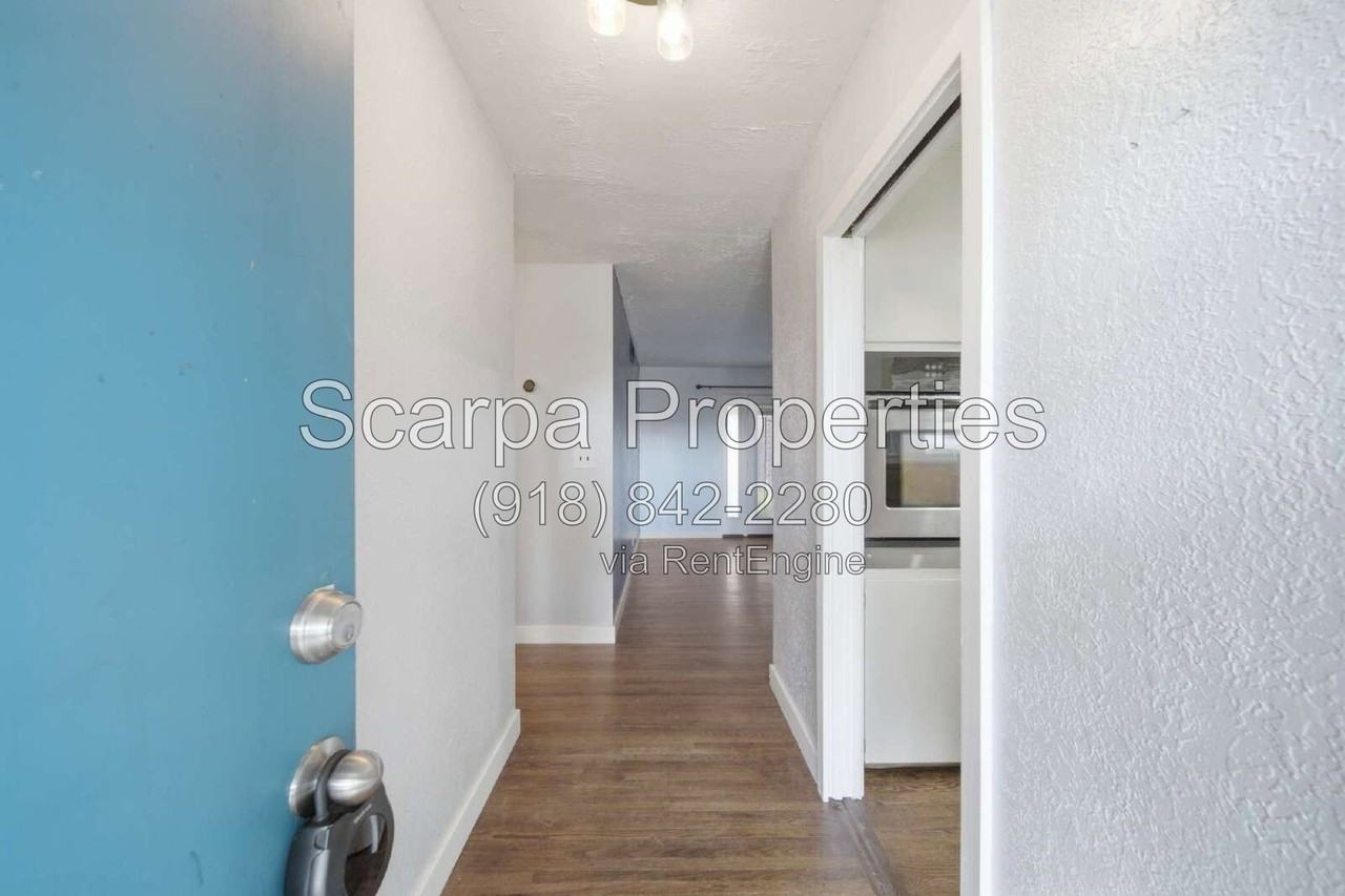 2820 S Hudson Ave - Photo 3 of 19