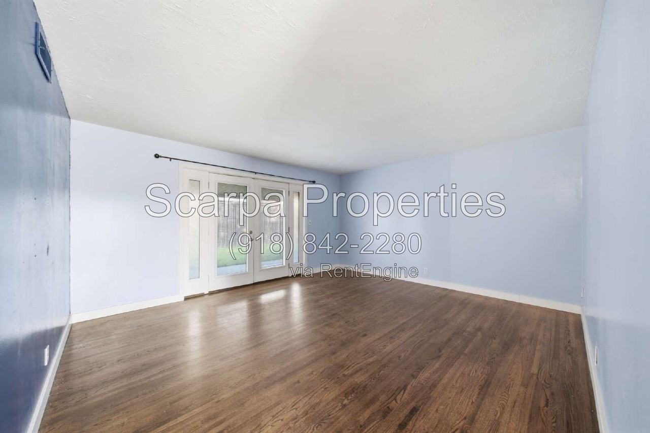 2820 S Hudson Ave - Photo 4 of 19