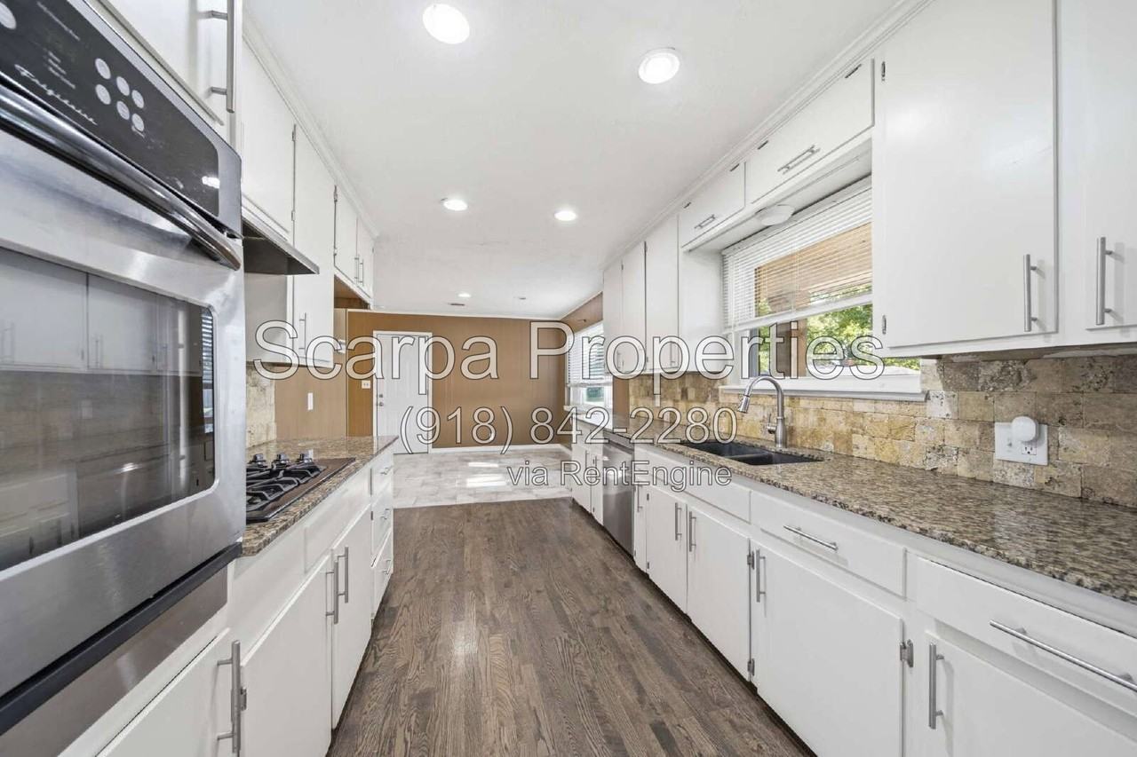 2820 S Hudson Ave - Photo 6 of 19
