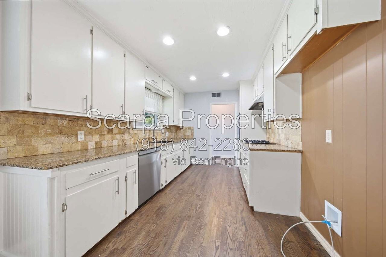 2820 S Hudson Ave - Photo 7 of 19