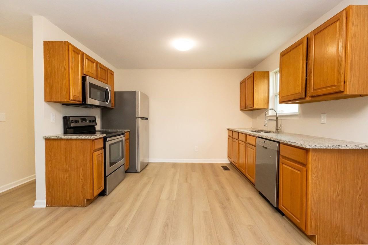 2517 Chamberlain Ave - Photo 5 of 22