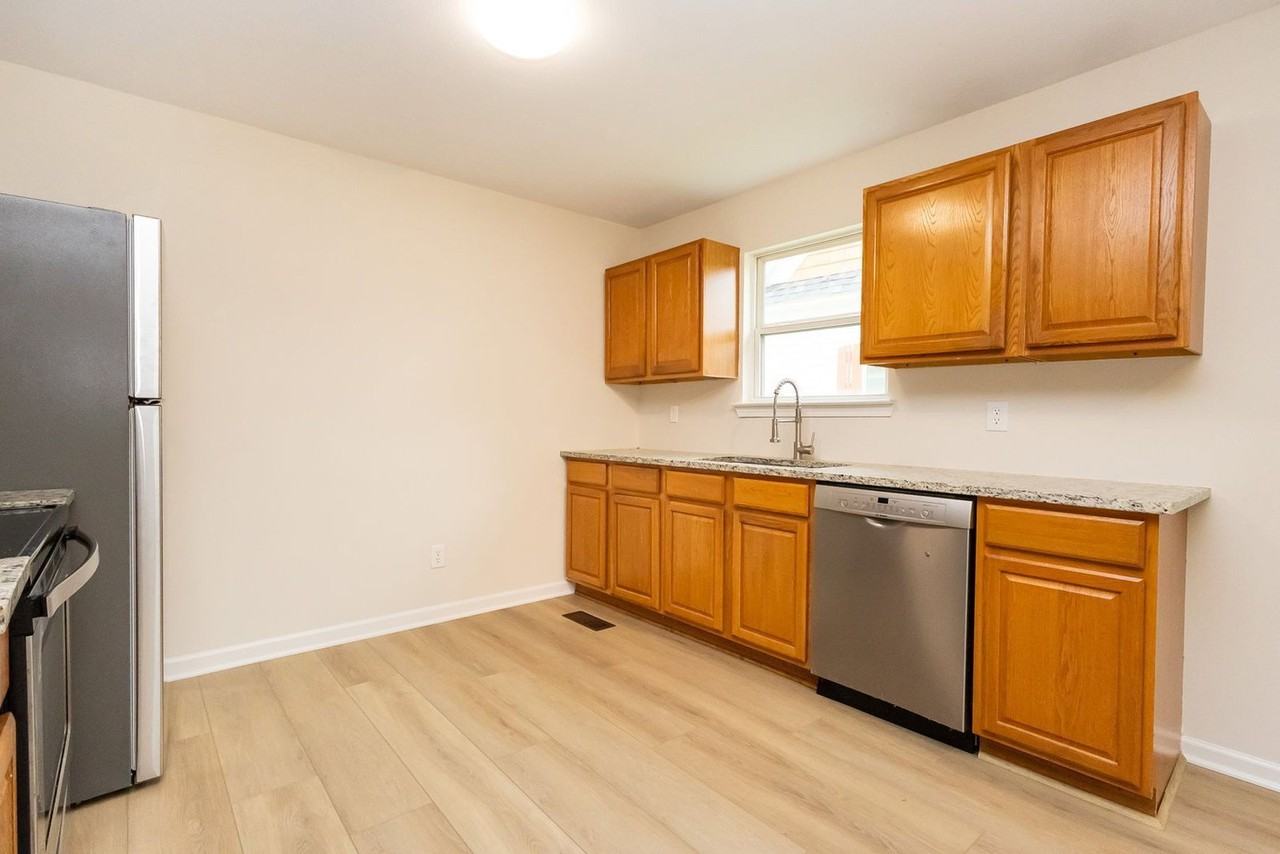 2517 Chamberlain Ave - Photo 6 of 22