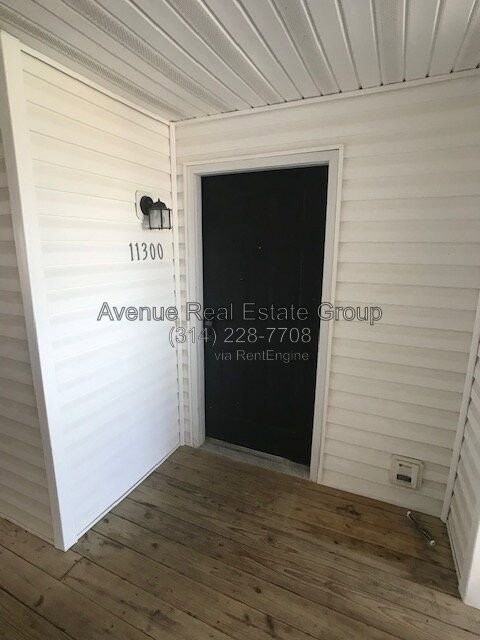 11300 Spring Creek Ln - Photo 2 of 24