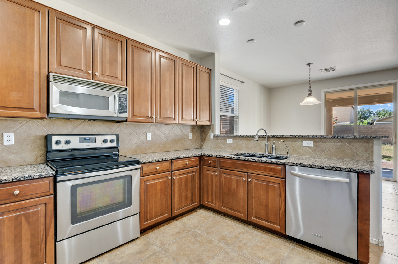 3557 E Odessa Dr - Photo 5 of 23