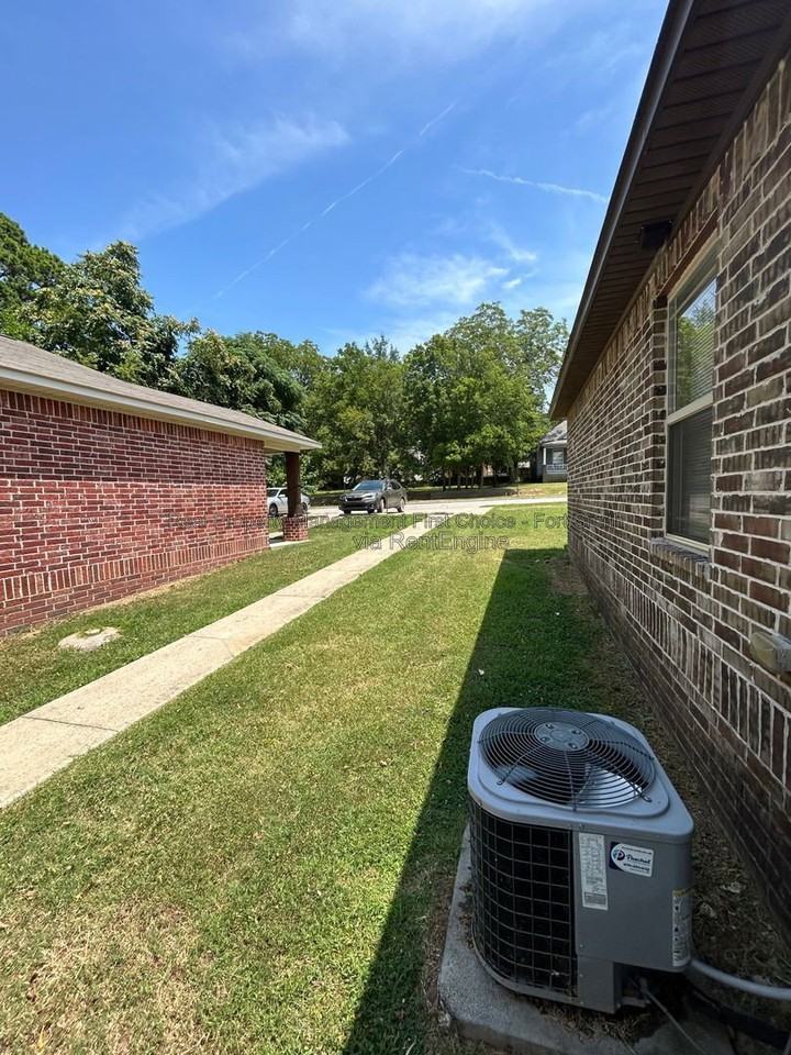 320 S 12th St - Photo 3 of 15