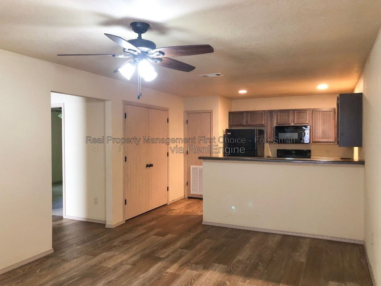 320 S 12th St - Photo 4 of 15