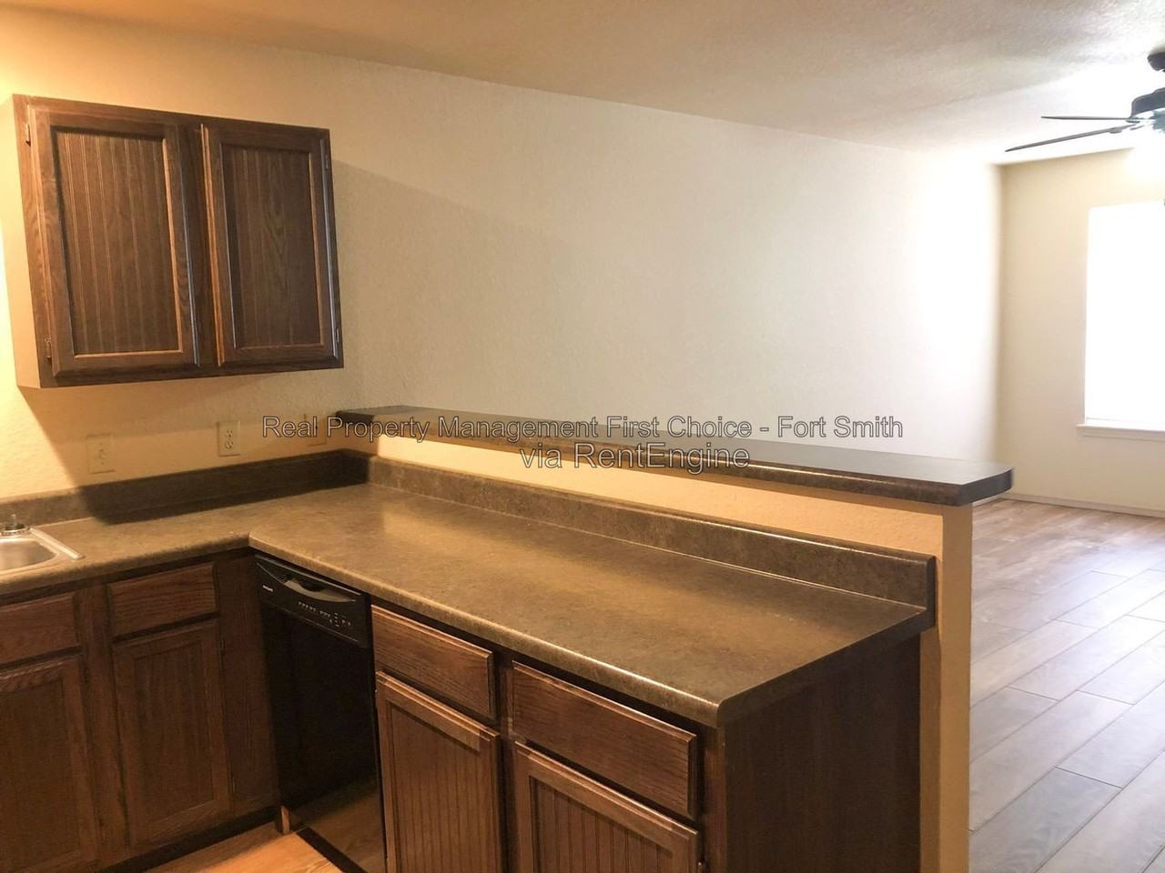 320 S 12th St - Photo 6 of 15