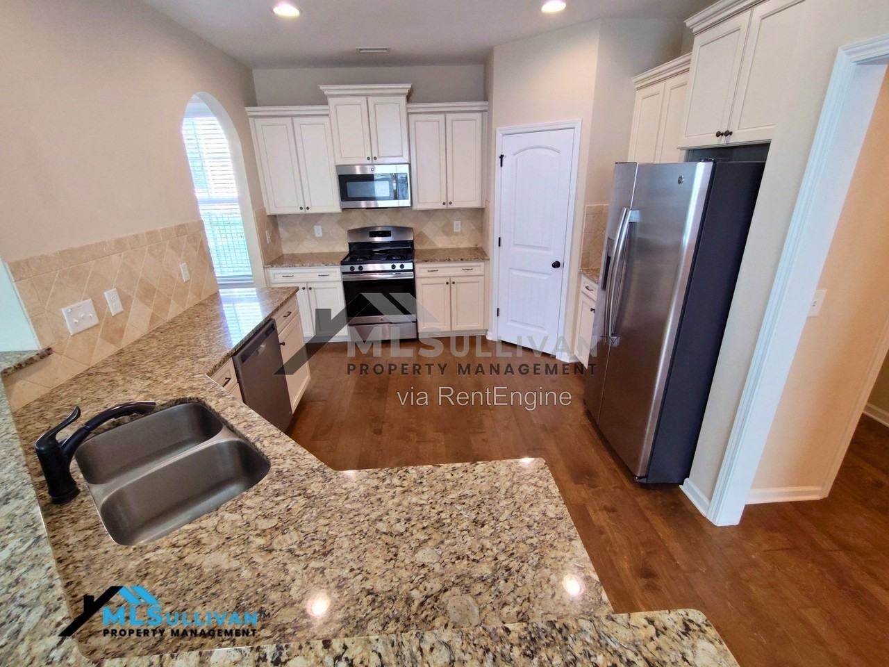 207 Maple Walk St - Photo 5 of 27