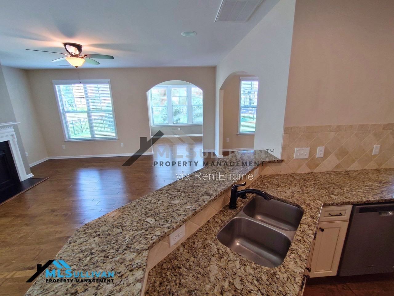207 Maple Walk St - Photo 6 of 27