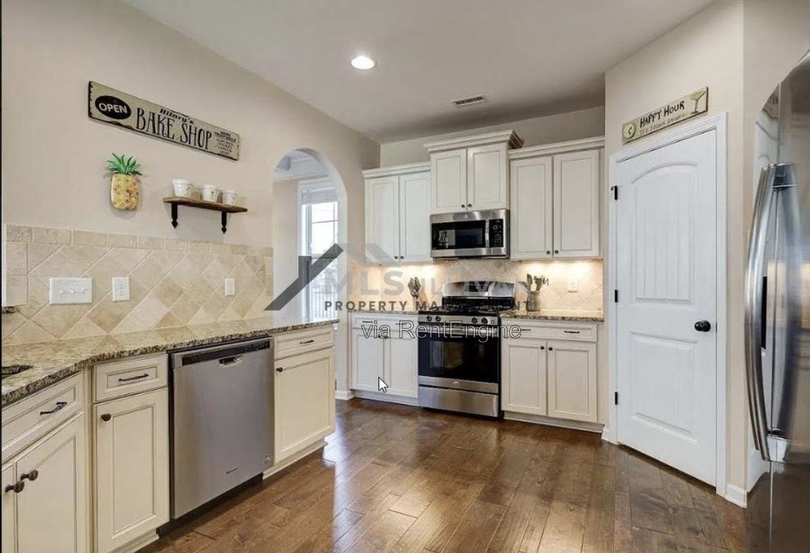 207 Maple Walk St - Photo 7 of 27