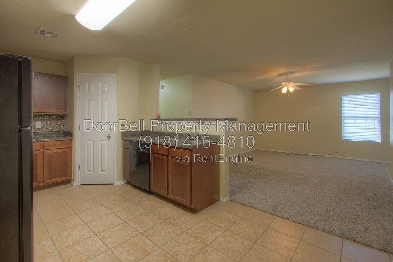 5801 N 34th St - Photo 4 of 20