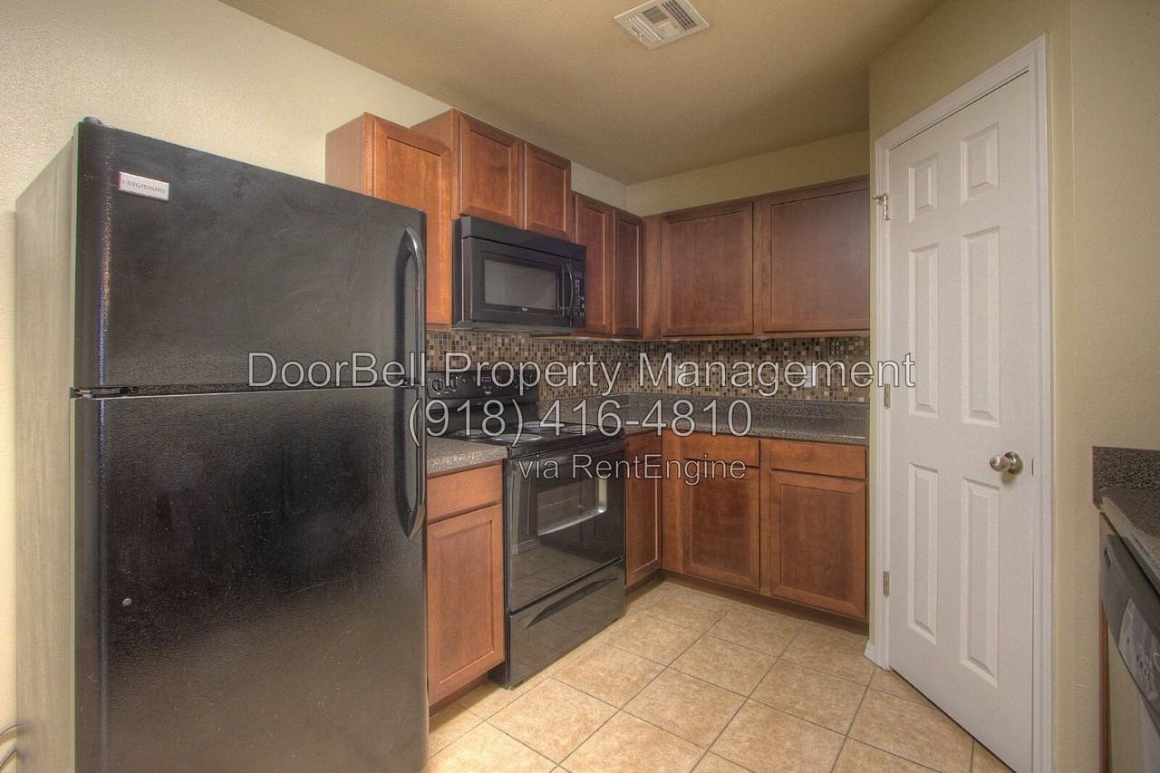 5801 N 34th St - Photo 5 of 20