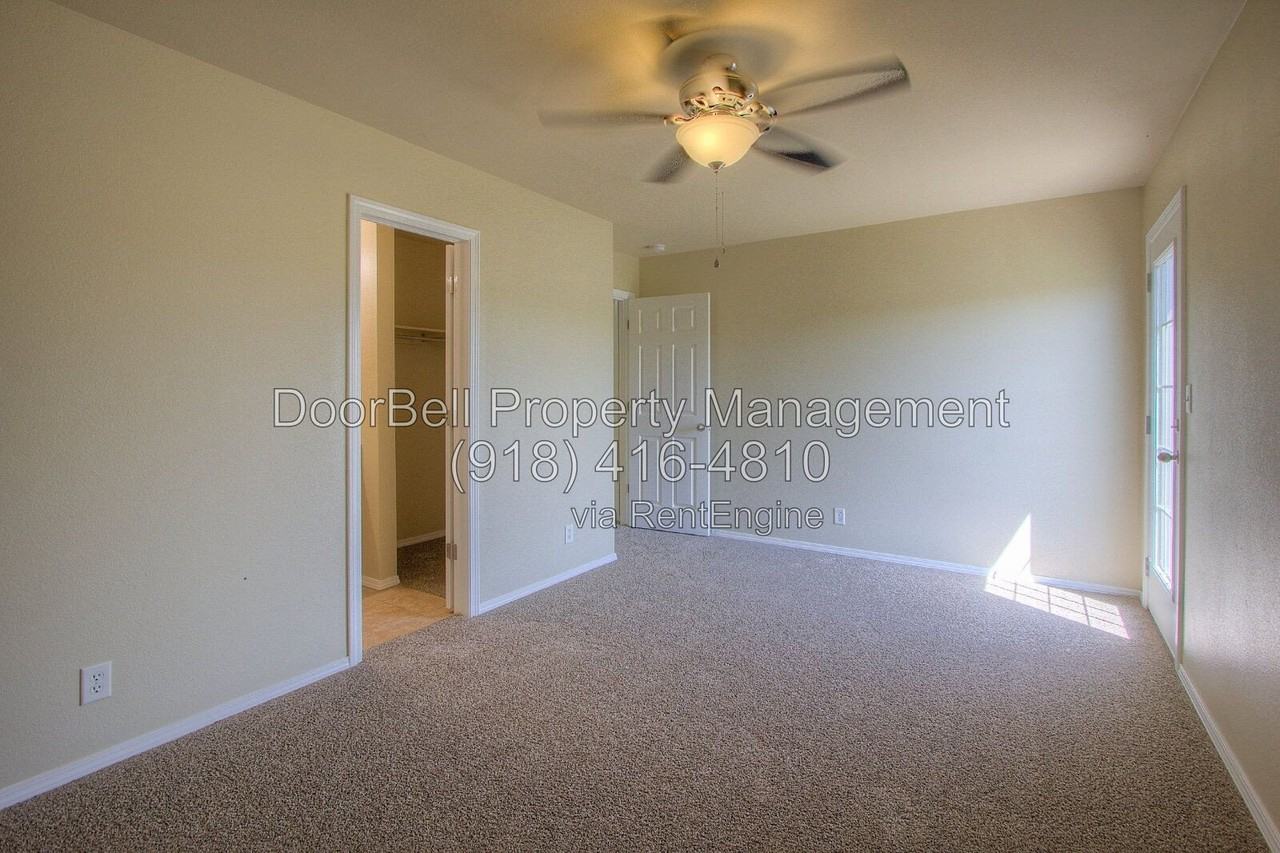 5801 N 34th St - Photo 7 of 20