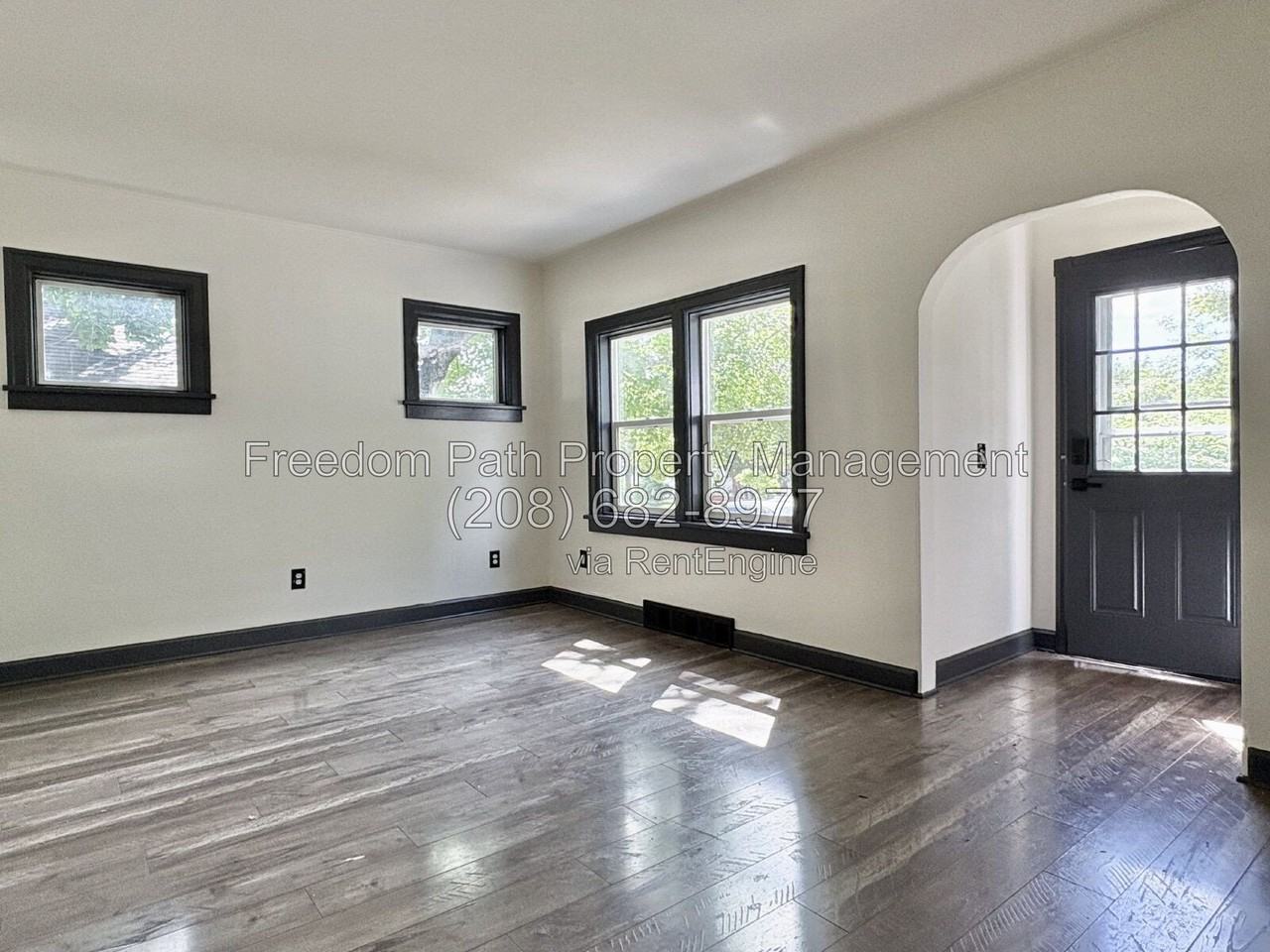912 N C St - Photo 3 of 26
