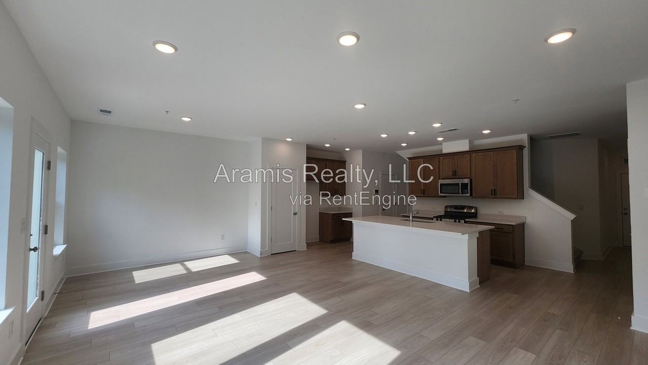 450 Laurelwood Ln #1 - Photo 4 of 17