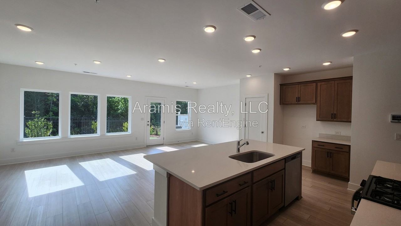 450 Laurelwood Ln #1 - Photo 5 of 17