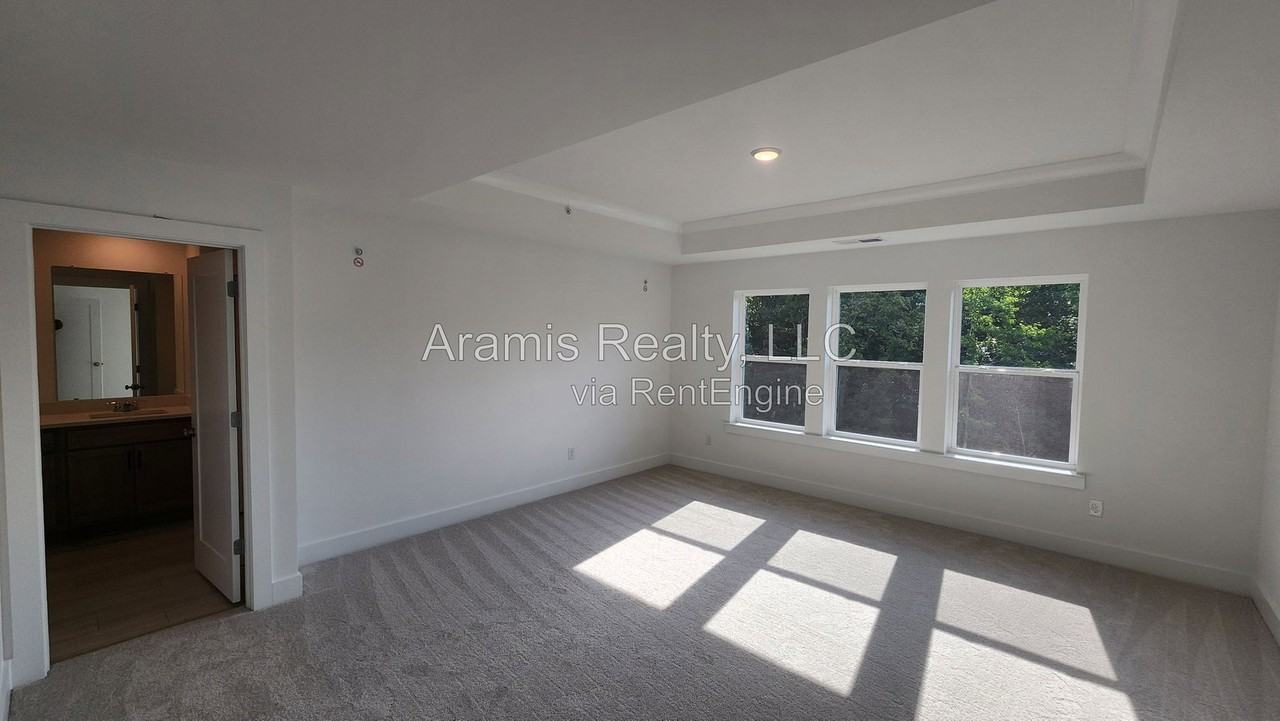 450 Laurelwood Ln #1 - Photo 6 of 17
