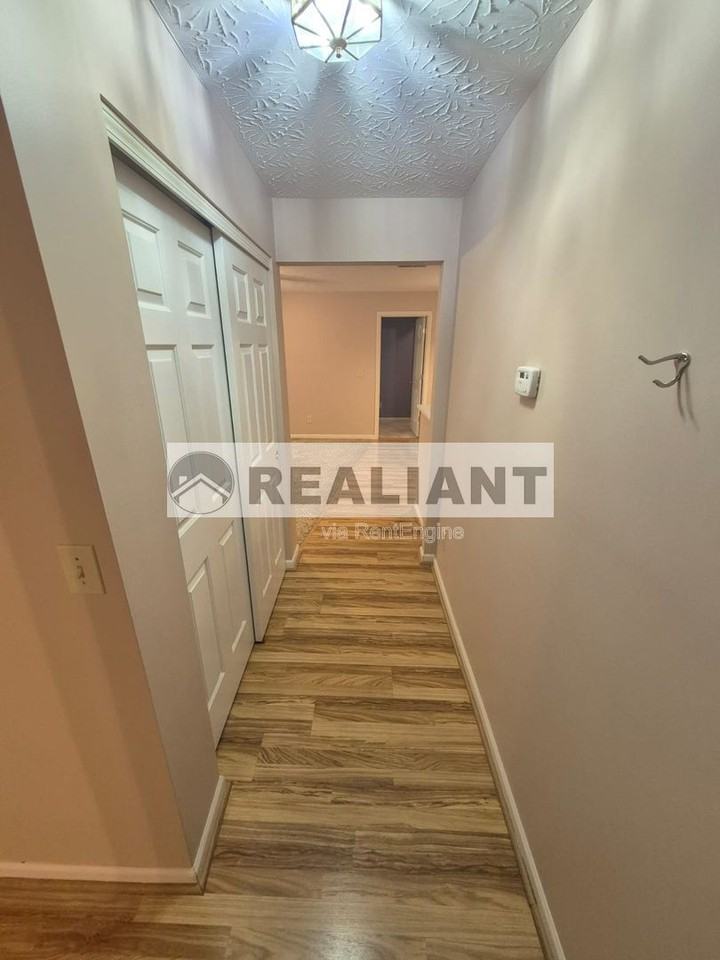 412 Marian Ln #8 - Photo 3 of 14