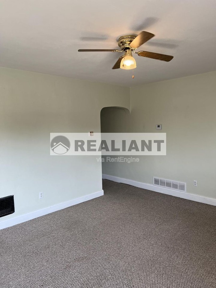 2214 Memorial Pkwy Apt 2 - Photo 3 of 12