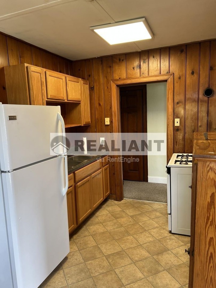 2214 Memorial Pkwy Apt 2 - Photo 7 of 12