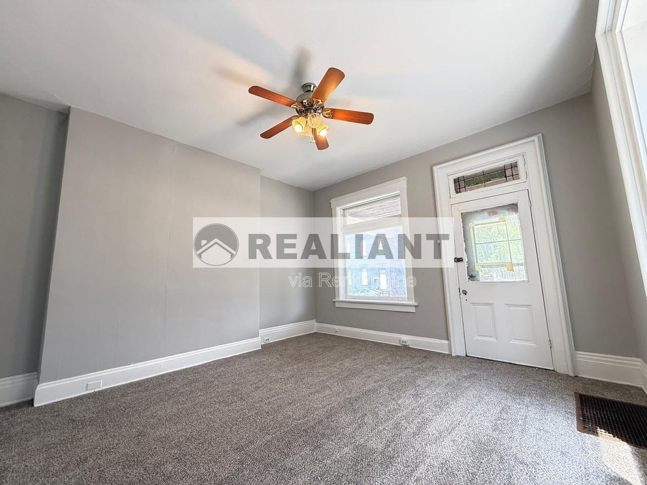942 Columbia St #1 - Photo 3 of 16