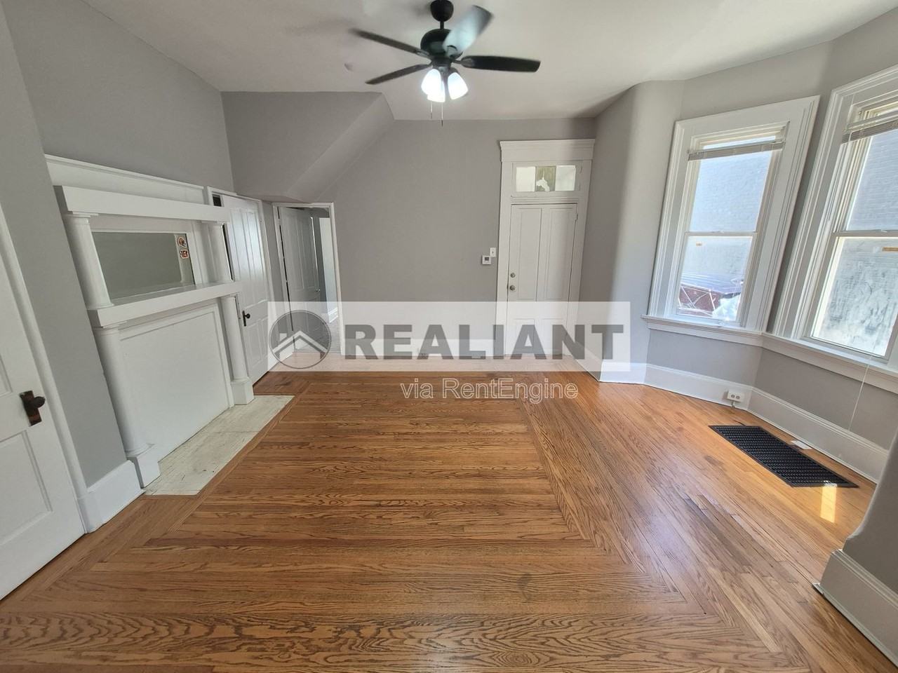 942 Columbia St #1 - Photo 4 of 16