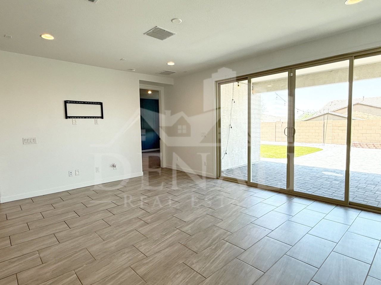 1636 W Estes Way - Photo 4 of 31