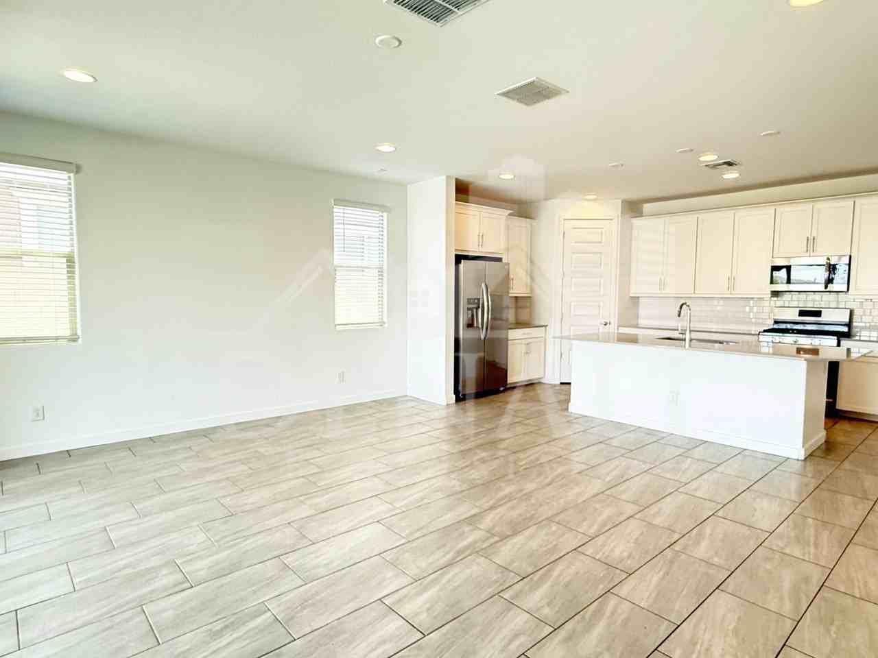 1636 W Estes Way - Photo 6 of 31