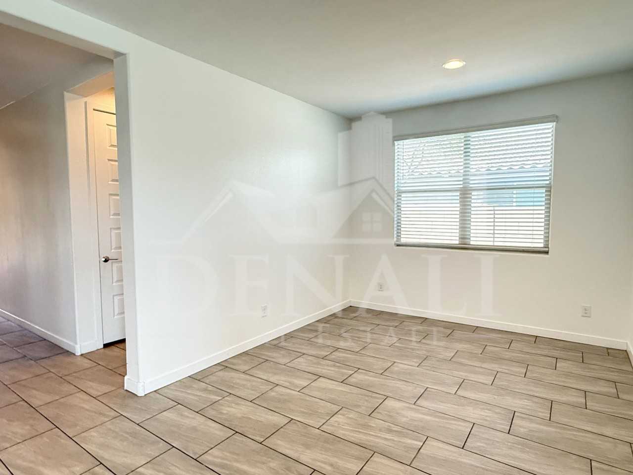 1636 W Estes Way - Photo 7 of 31