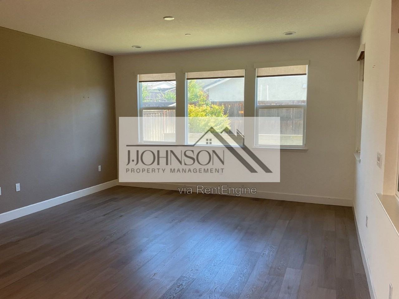 1671 Mulholland Dr - Photo 4 of 15