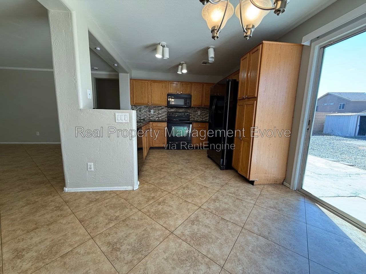 22621 W Yavapai St - Photo 5 of 24