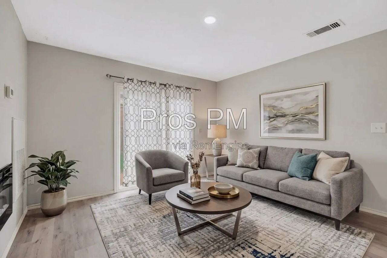 734 W Collins St - Photo 2 of 21