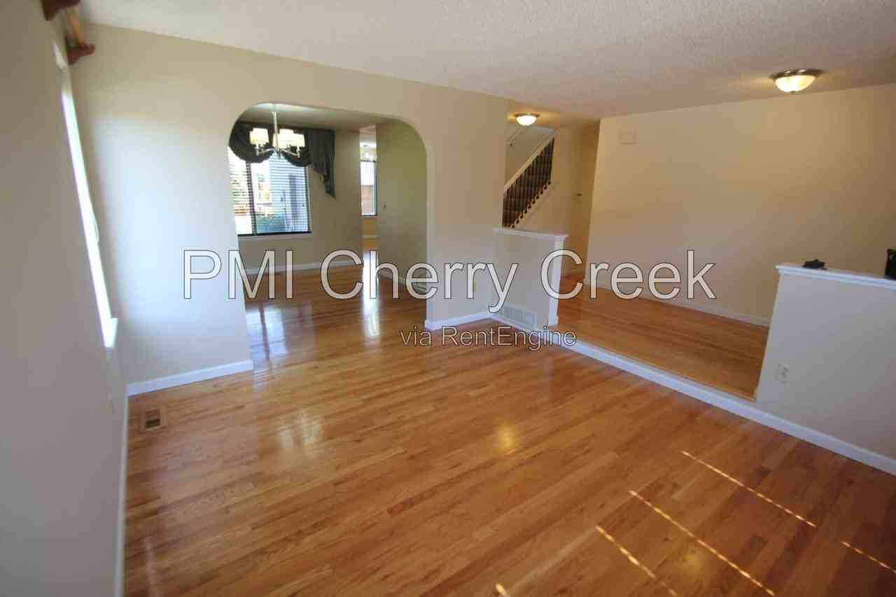 9800 Foxhill Cir - Photo 2 of 31