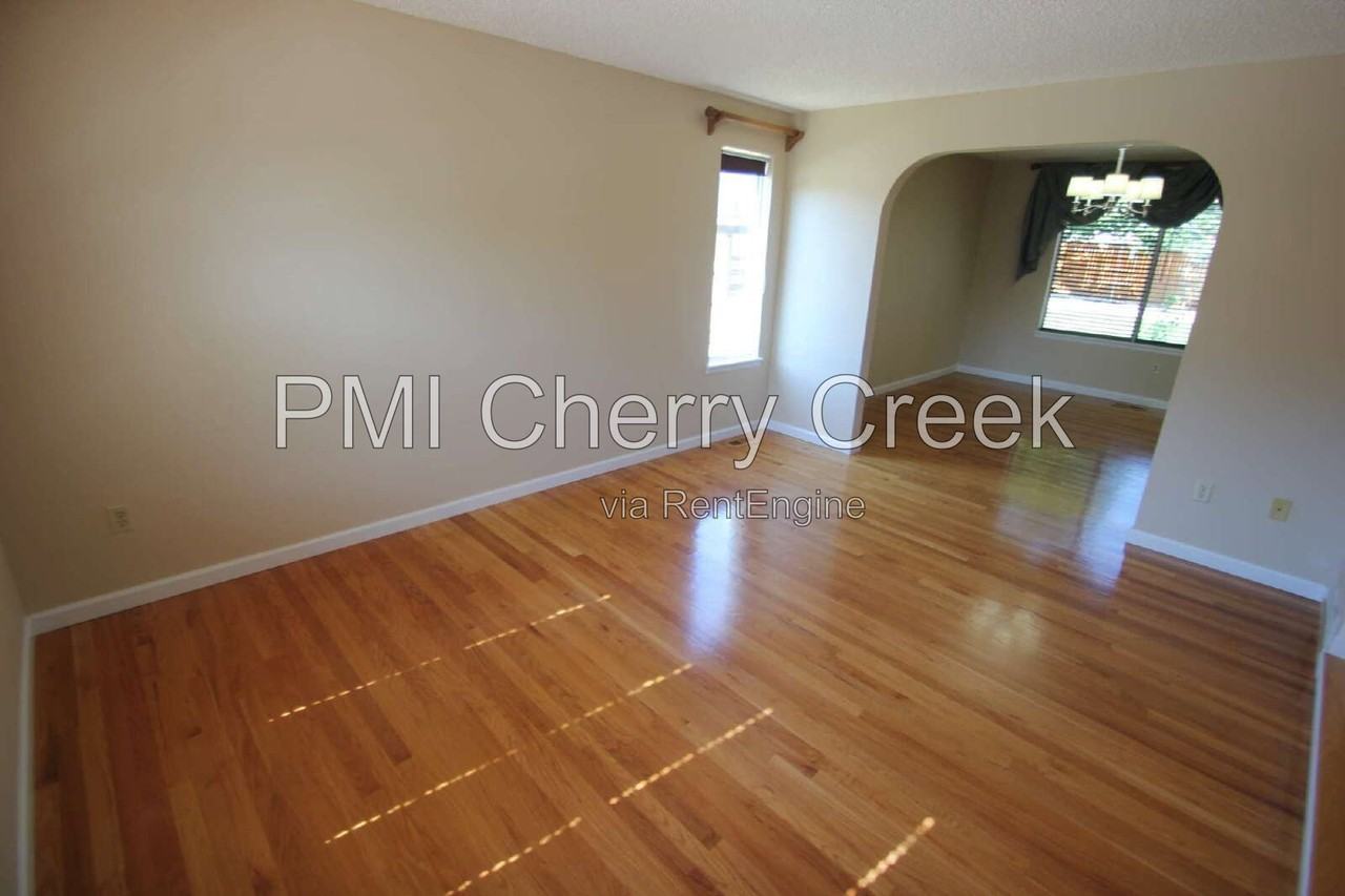 9800 Foxhill Cir - Photo 3 of 31