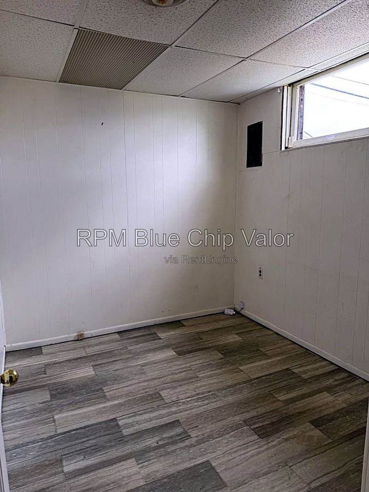 3406 Van Hook Ave - Photo 3 of 10