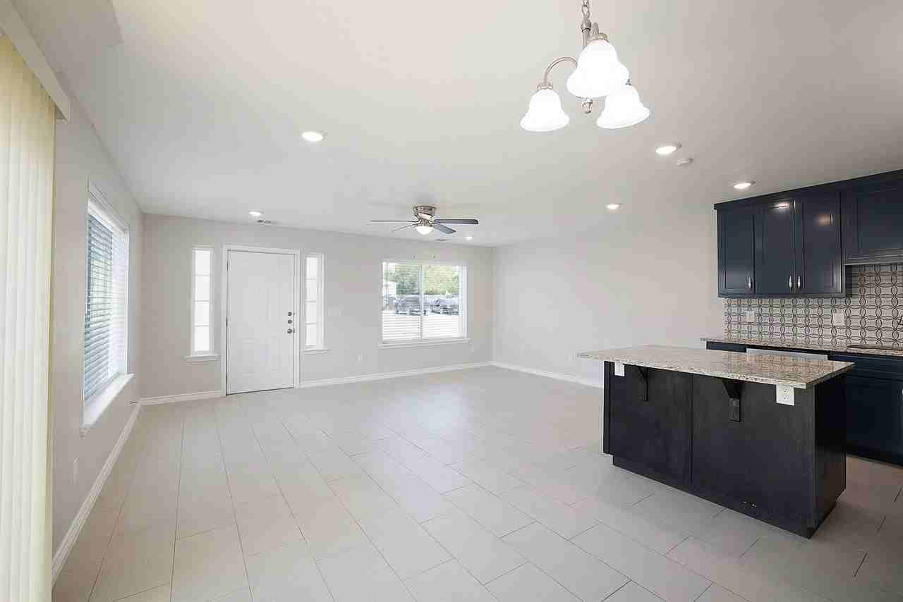 214 Lizzie St #B - Photo 5 of 27