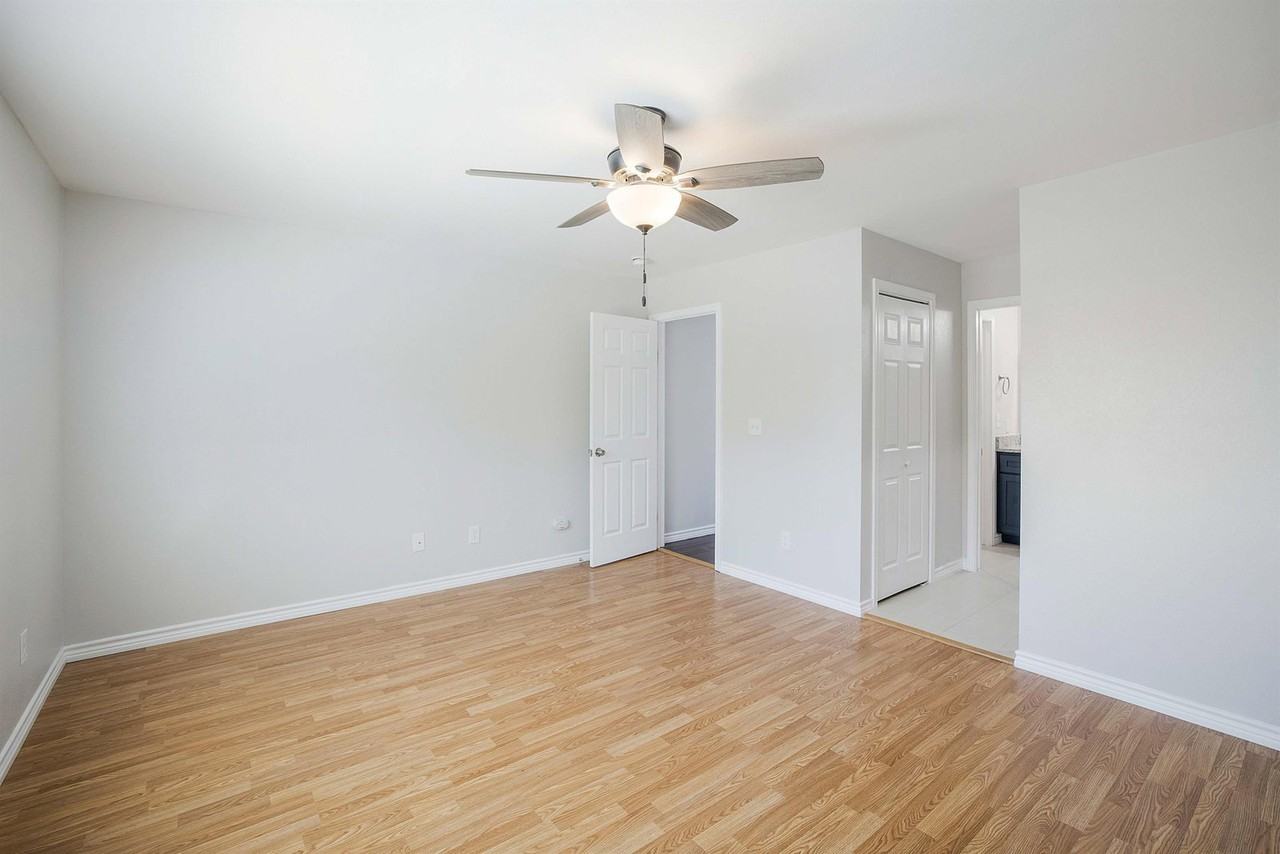 214 Lizzie St #B - Photo 7 of 27