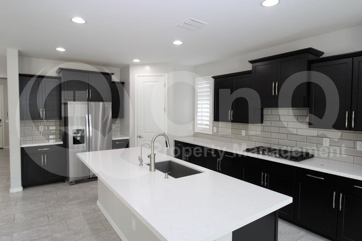 275 E Honeysuckle Pl - Photo 2 of 28